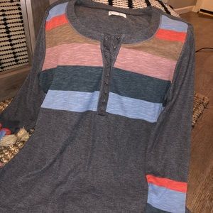 Cute breezy long sleeve Vneck